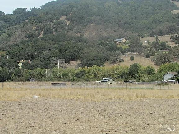 3rd image of 585 Hunter Ln