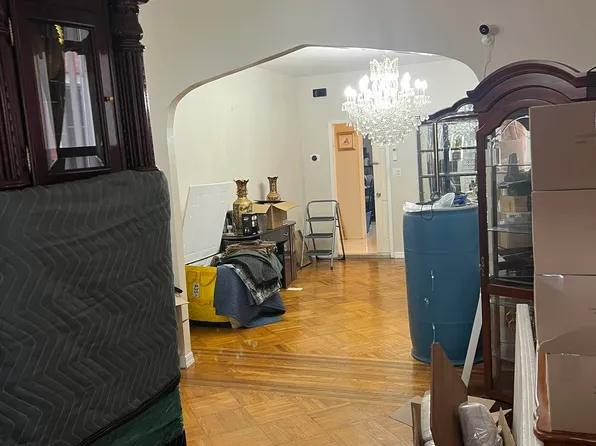 863 East 49th Street image 5 of 33