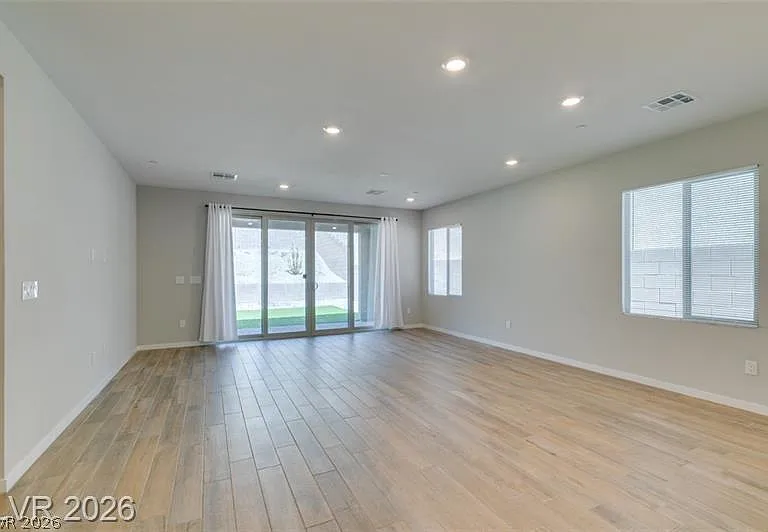 109 Medianoche St — Photo 7