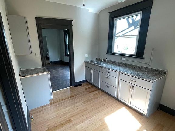 5th image of 3310 Perkins Ave APT 1