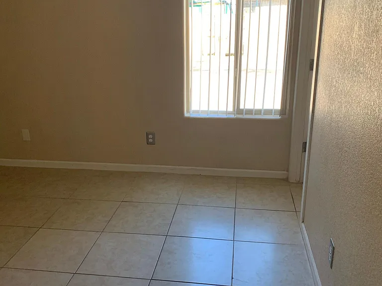 7134 W Becker Ln — Photo 18