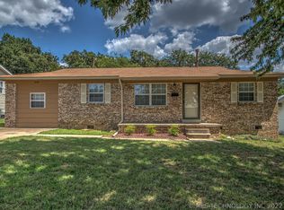 1029 N Douglas Ave, Sand Springs, OK 74063