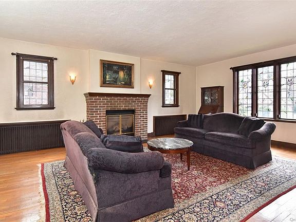 5th image of 158 Kneeland Ave