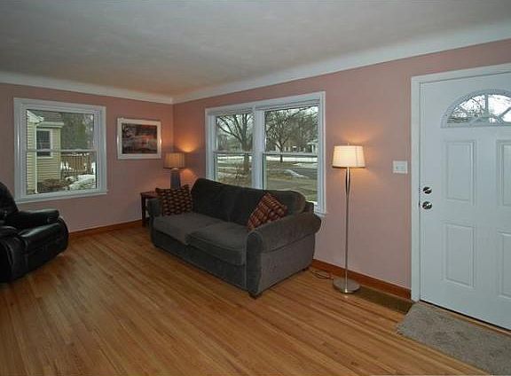 3rd image of 2106 Geranium Ave E