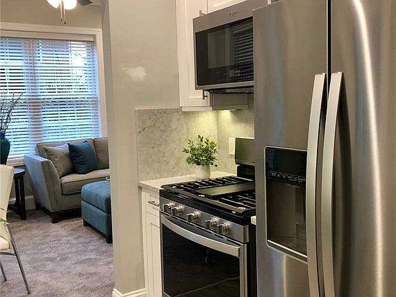 3rd image of 9 Lafayette Pl APT 1A