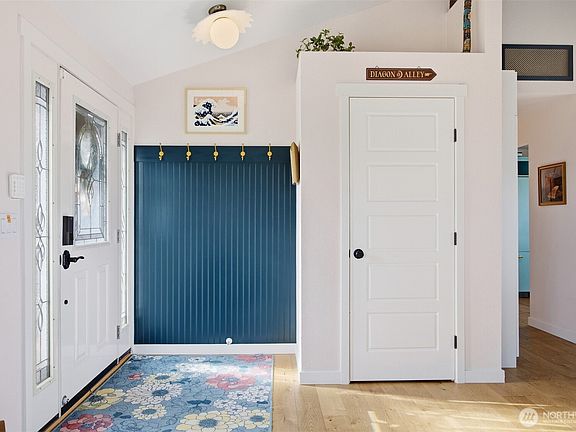 4th image of 6002 Ridgeview Place
