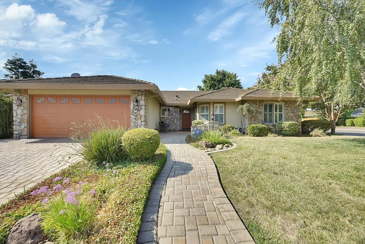 716 Belfast Ct photo 1