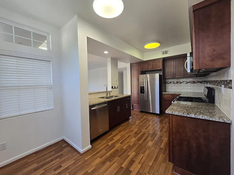 325 Swallowtail Ct — Photo 3