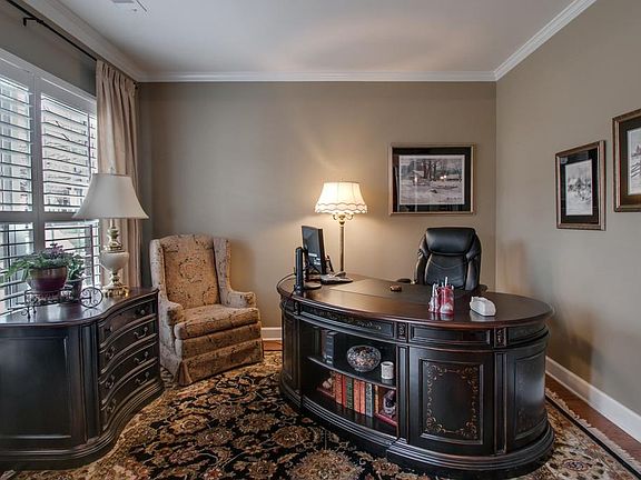 5th image of 406 Chatsworth Ct