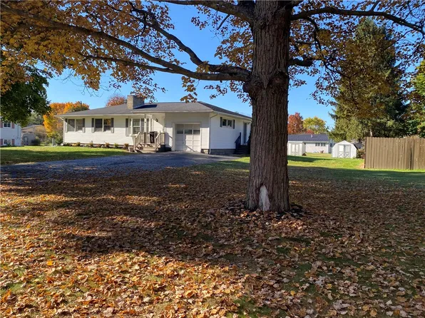 20 Suburban Dr, Elmira, NY 14903