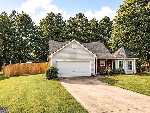 2nd image of 516 Cambridge Way