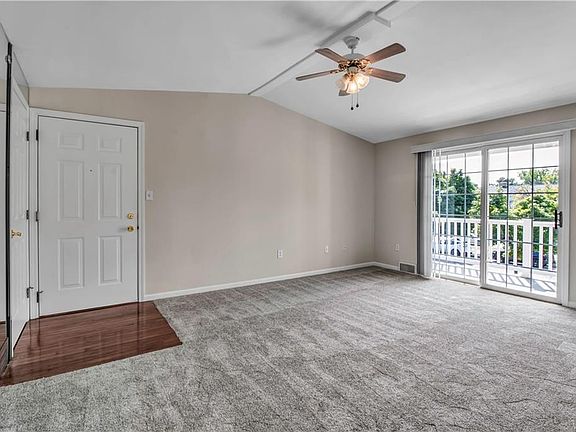 5th image of 10 Georgian Ln APT C