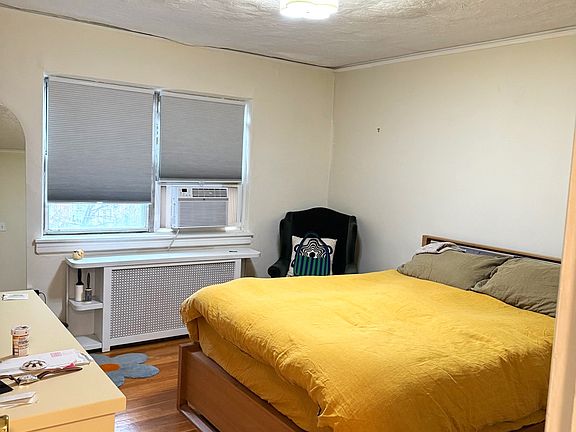 4th image of 20-69 28th St #1