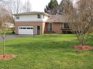 100 Maywood Dr, Rochester, NY 14618