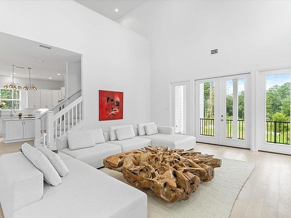 5th image of 2753 Roger Boulos St