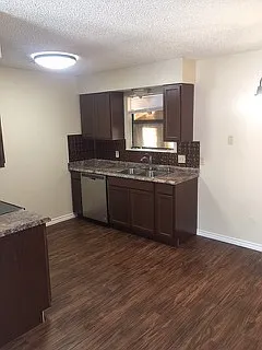 1318 Baylor — Photo 3