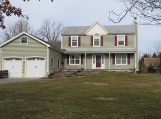 4 Stone Hedge Rd, Belvidere, NJ 07823