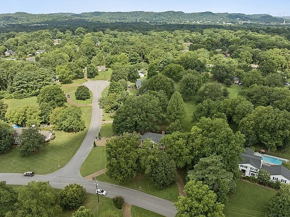 2nd image of 1415 Devens Dr