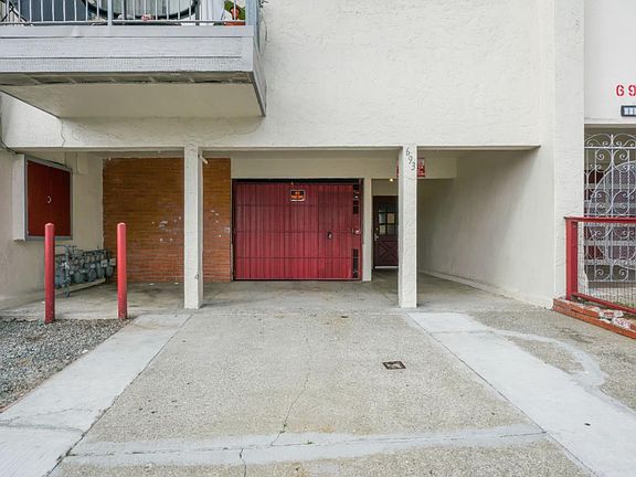 4th image of 693 Linden St