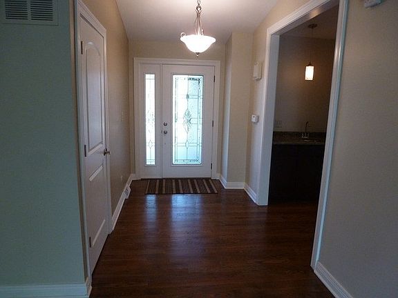 3rd image of 621 E Devon Ave