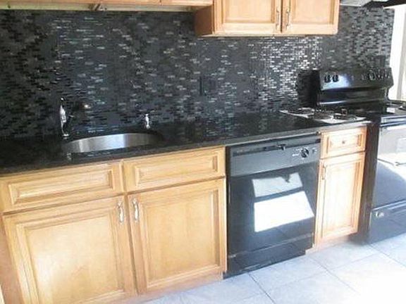 4th image of 21 Bedford St #21