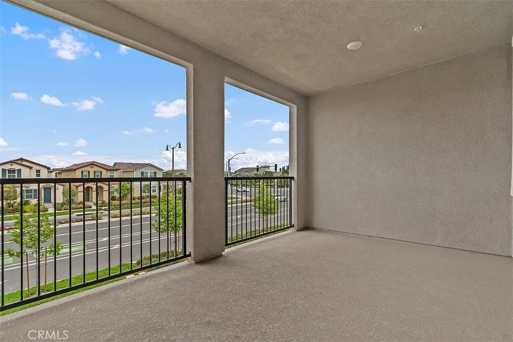 4 bed, 3.5 bath, 2525 sqft, $3,800 — Photo 3