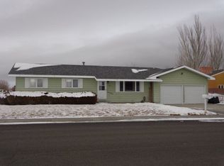 844 N Day St, Powell, WY 82435