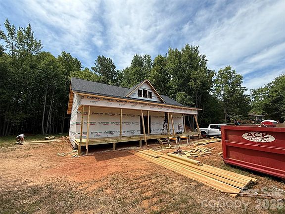 2nd image of 810 Mountain Crest Dr