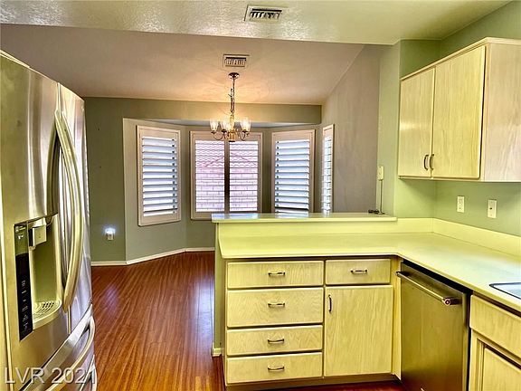 5th image of 2504 Desert Glen Dr