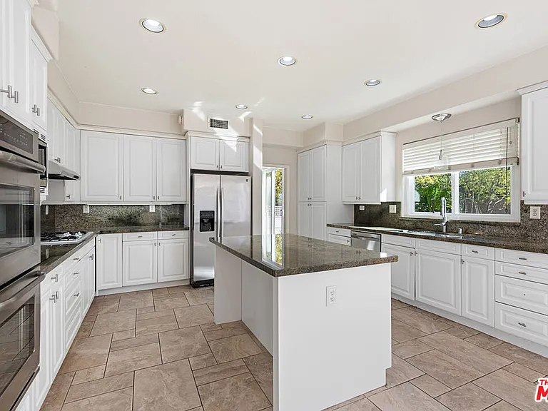 24310 Belford Ct — Photo 19