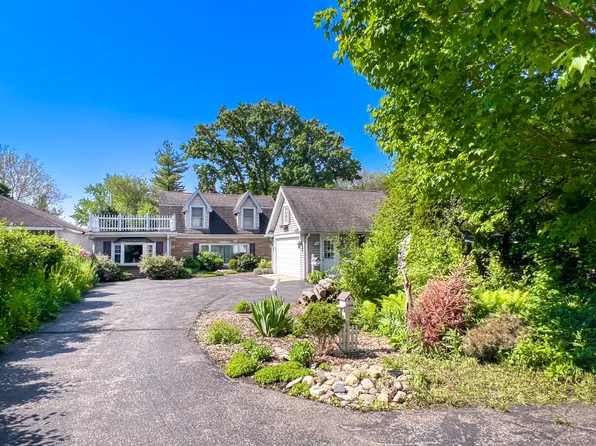 1310 W State St, Geneva, IL 60134