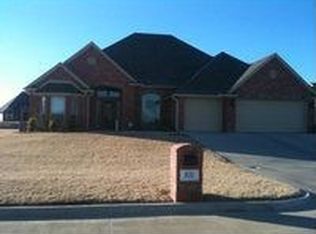 931 Cypress Dr, Ada, OK 74820