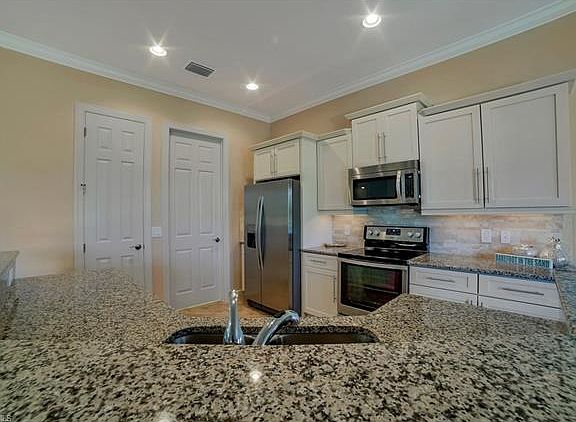 3rd image of 9101 Siesta Bay Dr