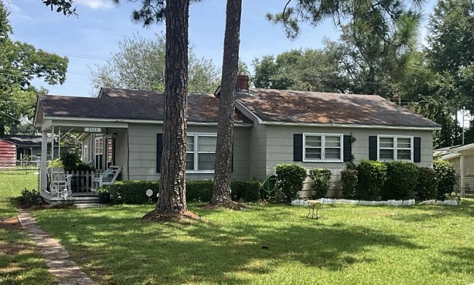 1st image of 2563 Crescent Dr