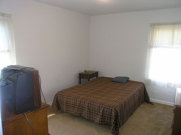 5th image of 11028 Ivan Ave