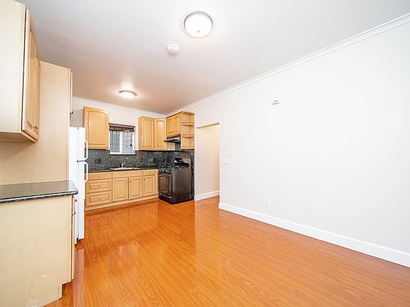 3rd image of 702 W Macarthur Blvd #702C