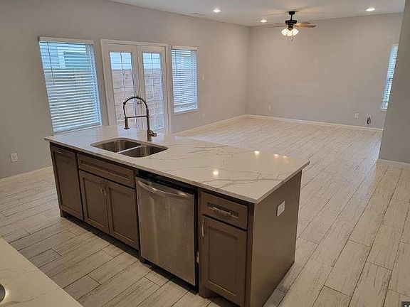3rd image of 8203 Oak Knoll Ln #B