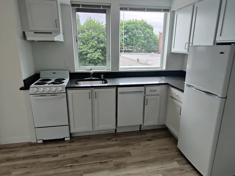 Russo Apartments — Photo 56