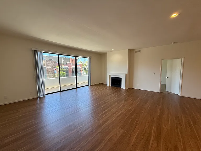 3400 Pacific Ave #201 — Photo 2