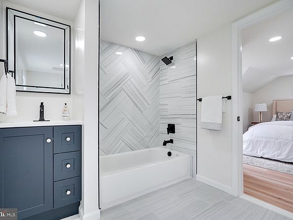 3rd image of 83 Haiti St