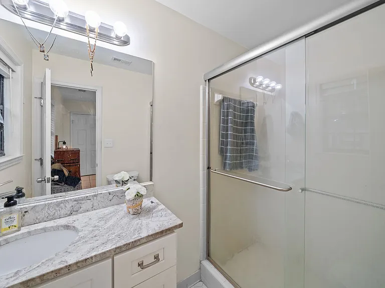 527 Red Oak Rd — Photo 40