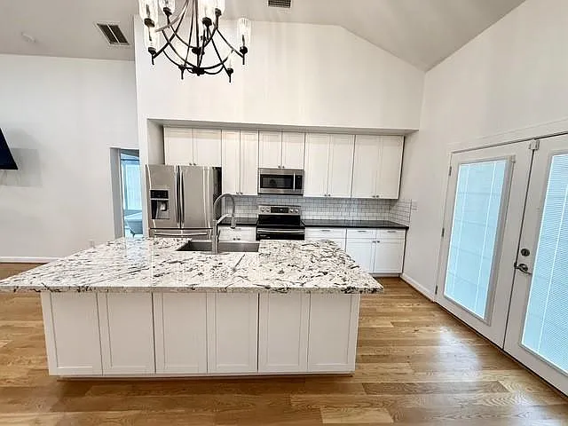 2116 Live Oak St #B — Photo 3