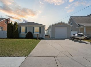 35595 Erie Dr, Brownstown, MI 48173