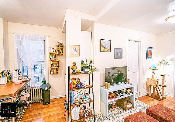2nd image of 522 E 11th St #5