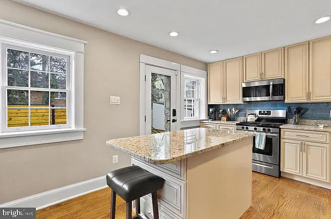 2347 S Arlington Ridge Rd — Photo 3