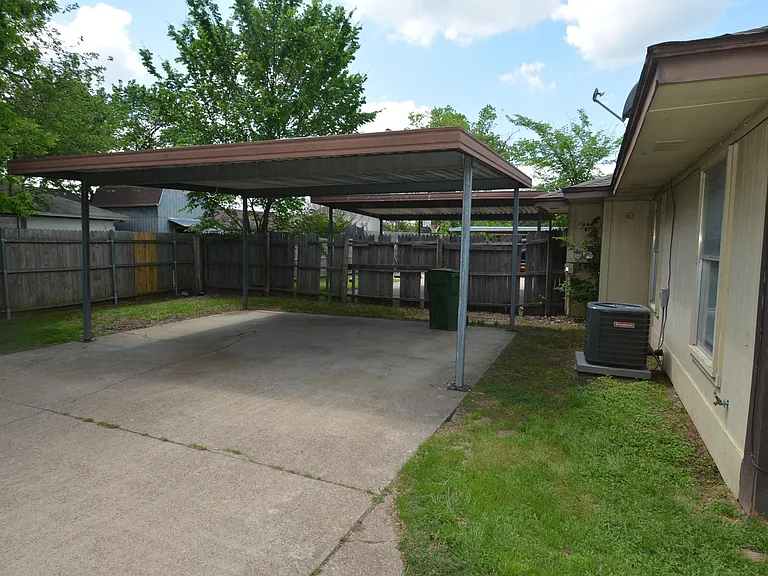 2418 Ventura Dr #B — Photo 6