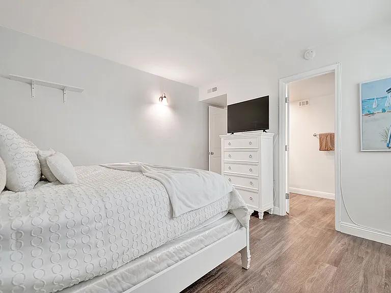 7405 Seashore Dr — Photo 14
