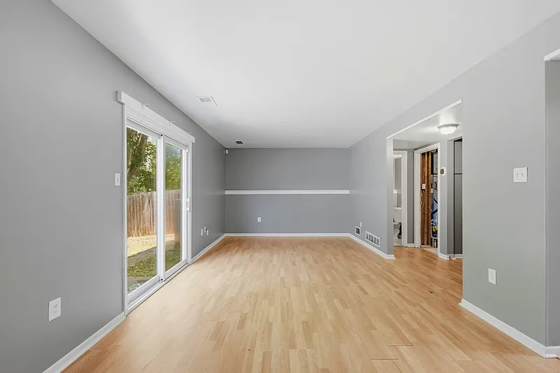 3 bed, 1.5 bath, 1500 sqft, $2,500 — Photo 3