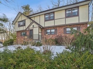 26 Lord William Penn Dr, Morristown, NJ