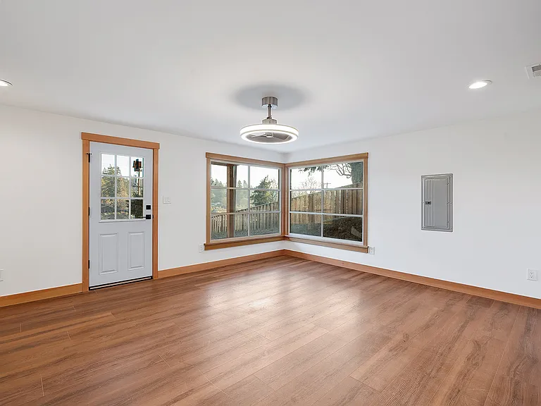 Glenmorrie Dr — Photo 25